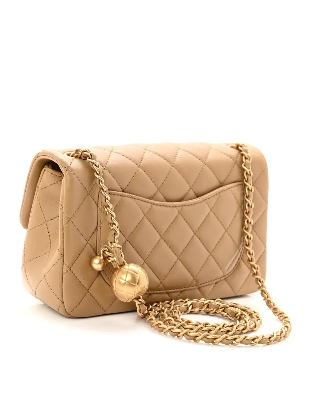 CHANEL indulge timeless
